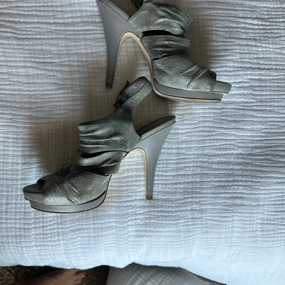 BCBGeneration Gray Heels Elegant Design - Picture 2 of 3